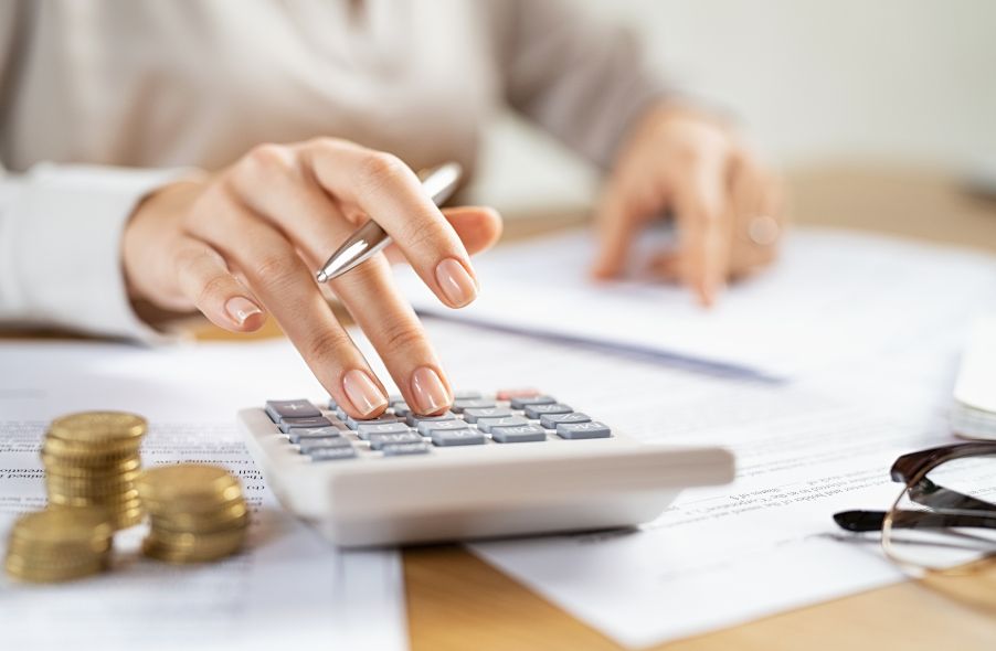 business woman using calculator and pen